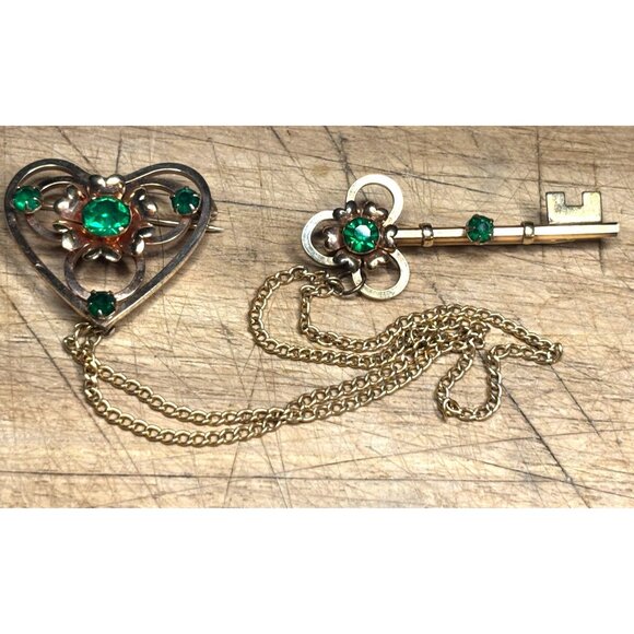 Vintage LINC 1/20 12KGF 1Heart & Key Brooch With Green Gemstones - Picture 1 of 11